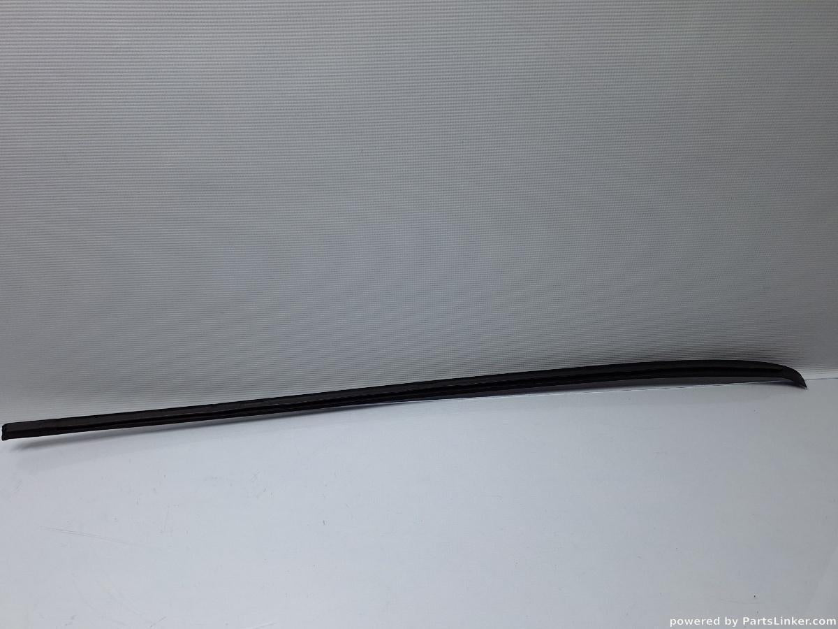 Cheder parbriz dreapta VOLKSWAGEN PASSAT Variant (3C5) [ 2005 - 2011 ] TDI (CBDC) 81KW|110HP OEM 3C0854328B