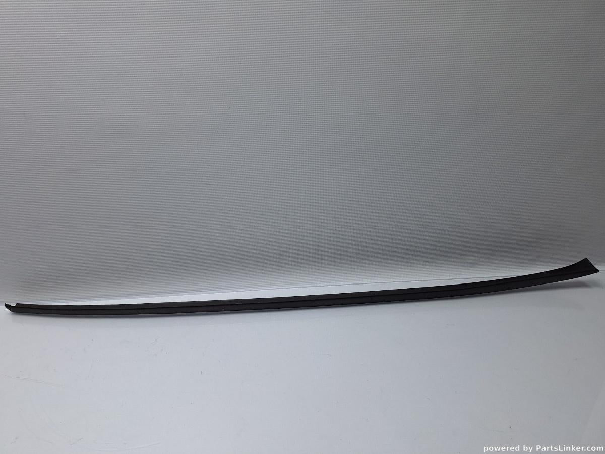 Cheder parbriz dreapta VOLKSWAGEN PASSAT Variant (3C5) [ 2005 - 2011 ] TDI (CBDC) 81KW|110HP OEM 3C0854328B
