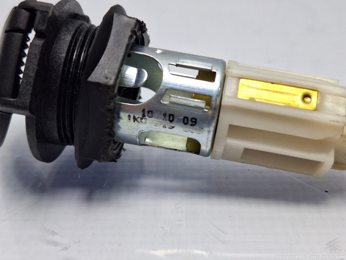 Priza portbagaj VOLKSWAGEN PASSAT Variant (3C5) [ 2005 - 2011 ] TDI (CBDC) 81KW|110HP 1K0919309