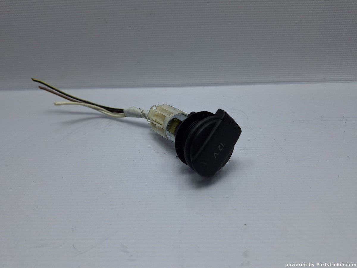 Priza portbagaj VOLKSWAGEN PASSAT Variant (3C5) [ 2005 - 2011 ] TDI (CBDC) 81KW|110HP 1K0919309