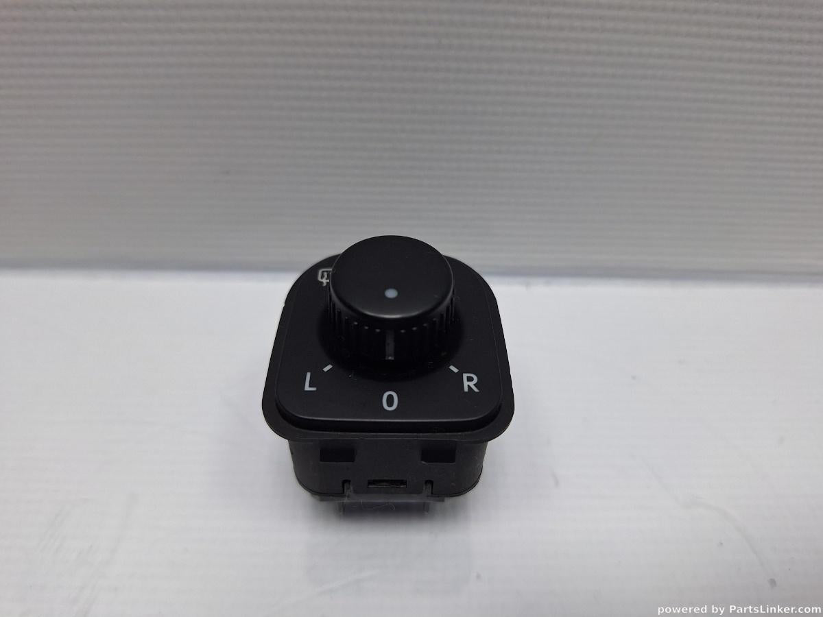 Buton reglaj oglinzi VOLKSWAGEN PASSAT Variant (3C5) [ 2005 - 2011 ] TDI (CBDC) 81KW|110HP OEM 1K0959565L
