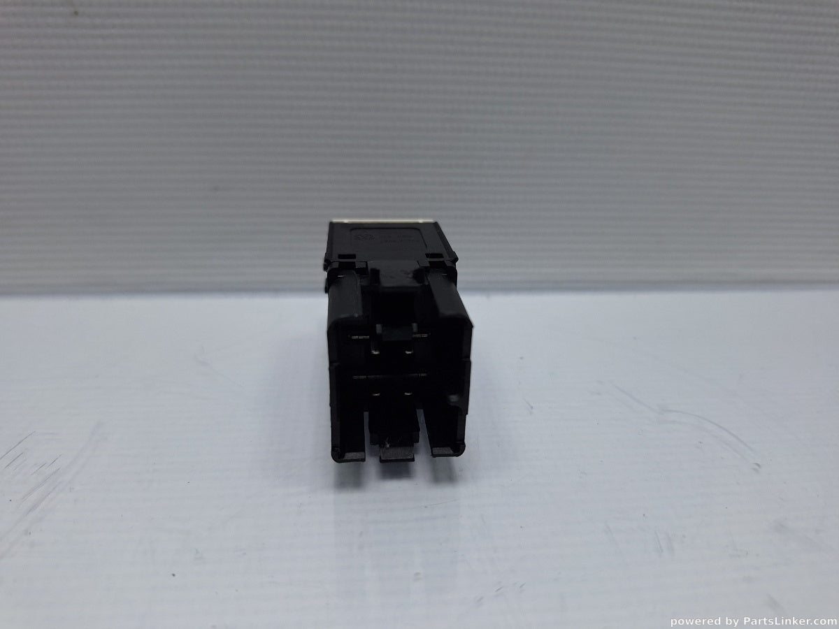 Buton avarie VOLKSWAGEN PASSAT Variant (3C5) [ 2005 - 2011 ] TDI (CBDC) 81KW|110HP 3C8953509