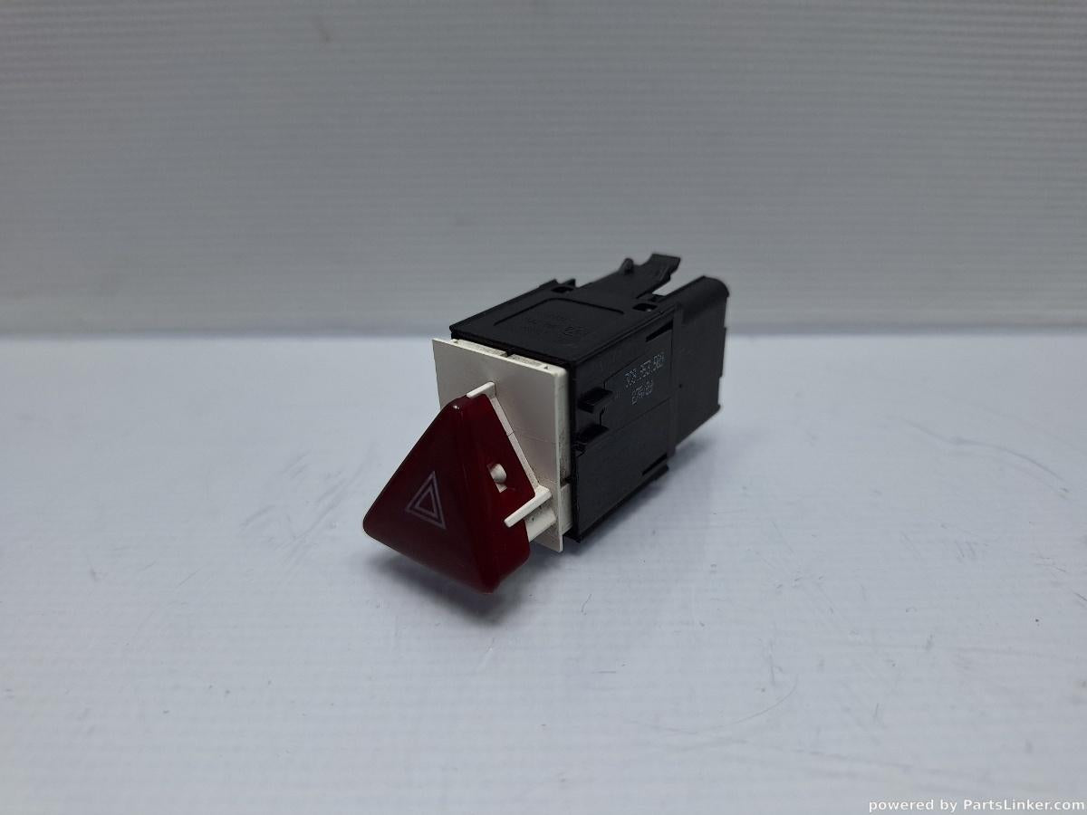 Buton avarie VOLKSWAGEN PASSAT Variant (3C5) [ 2005 - 2011 ] TDI (CBDC) 81KW|110HP OEM 3C8953509