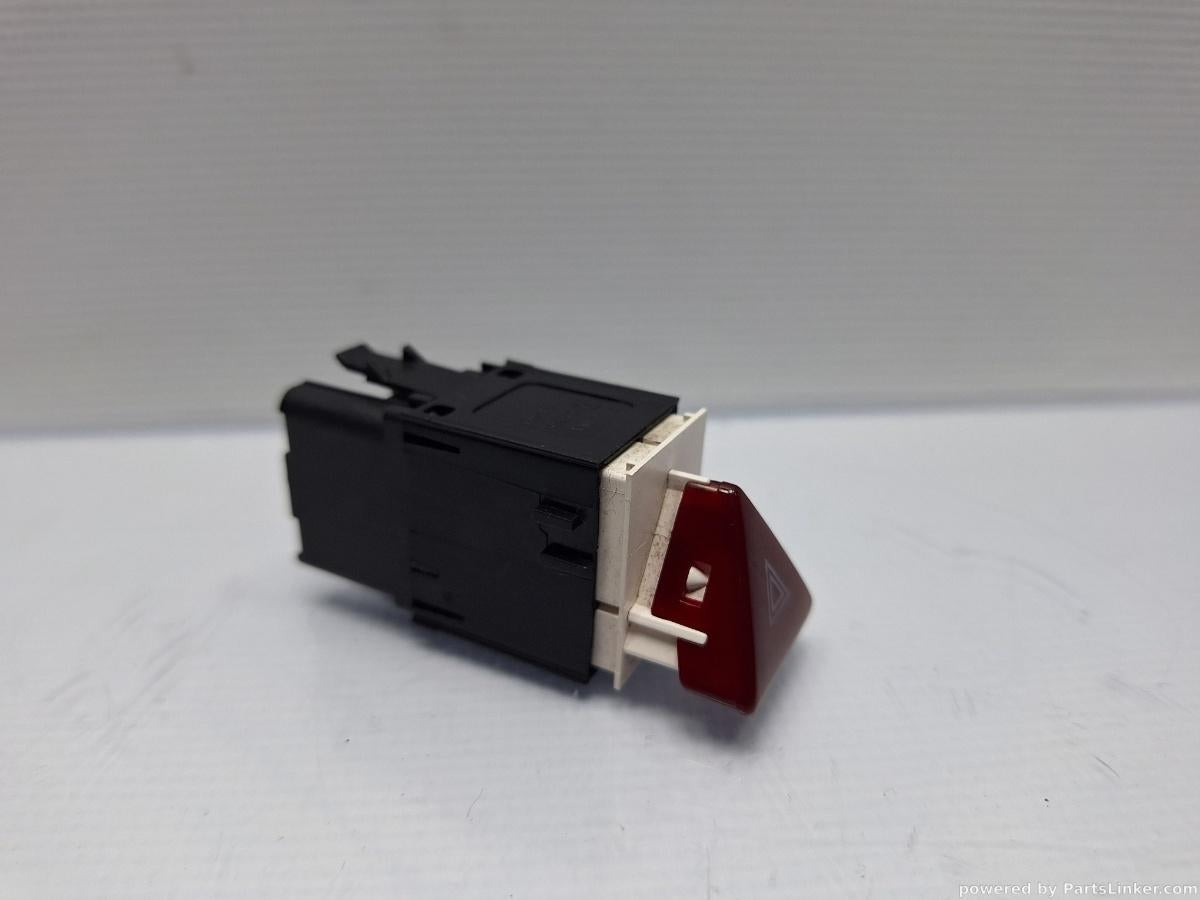 Buton avarie VOLKSWAGEN PASSAT Variant (3C5) [ 2005 - 2011 ] TDI (CBDC) 81KW|110HP OEM 3C8953509