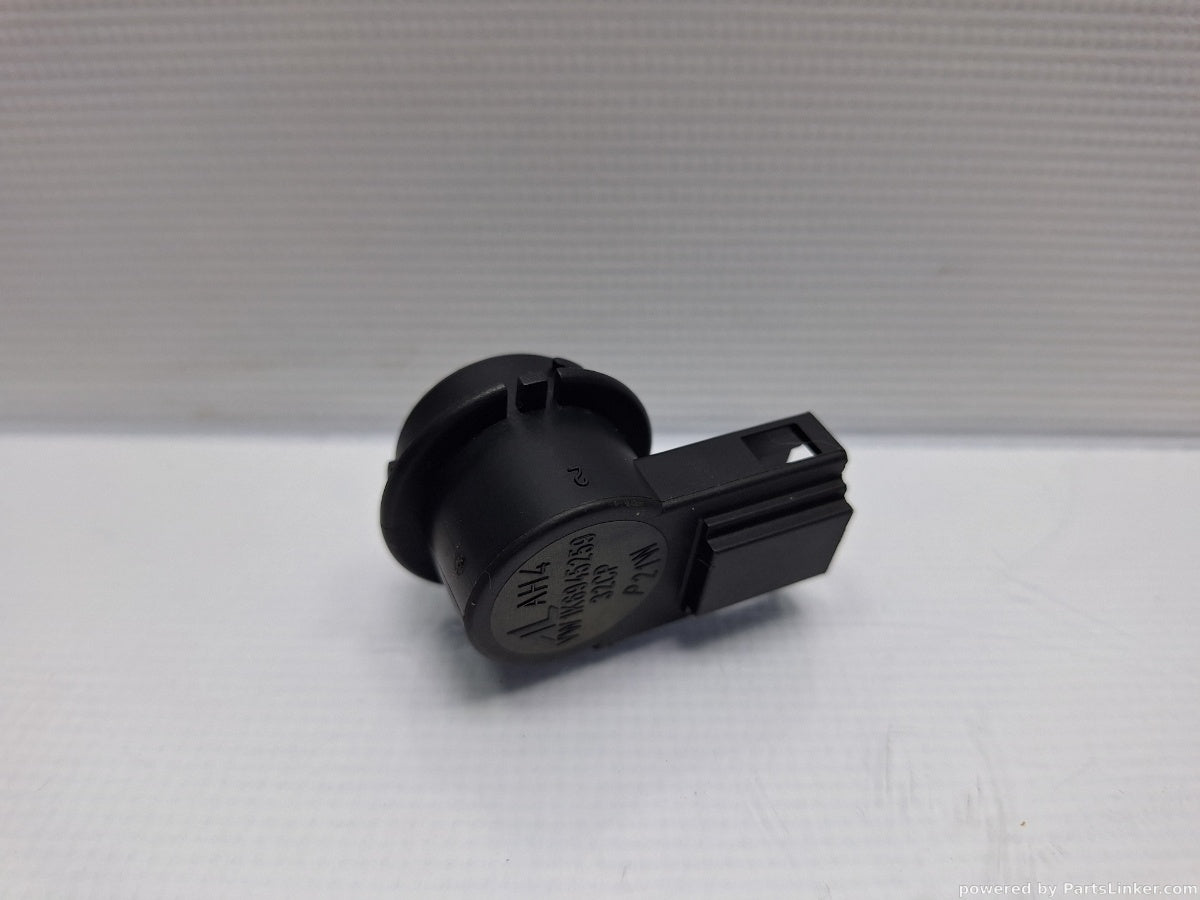 Soclu stop haion VOLKSWAGEN PASSAT Variant (3C5) [ 2005 - 2011 ] TDI (CBDC) 81KW|110HP 1K6945259