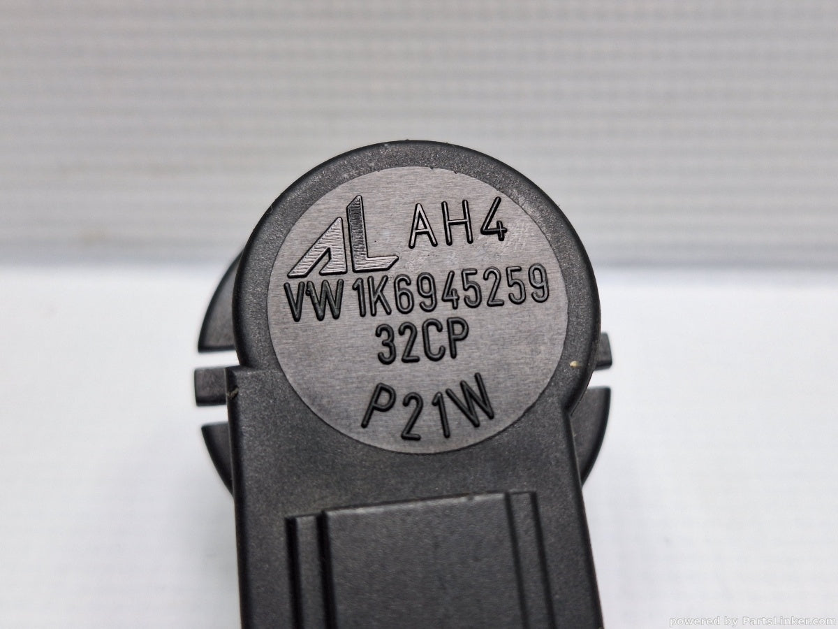 Soclu stop haion VOLKSWAGEN PASSAT Variant (3C5) [ 2005 - 2011 ] TDI (CBDC) 81KW|110HP 1K6945259