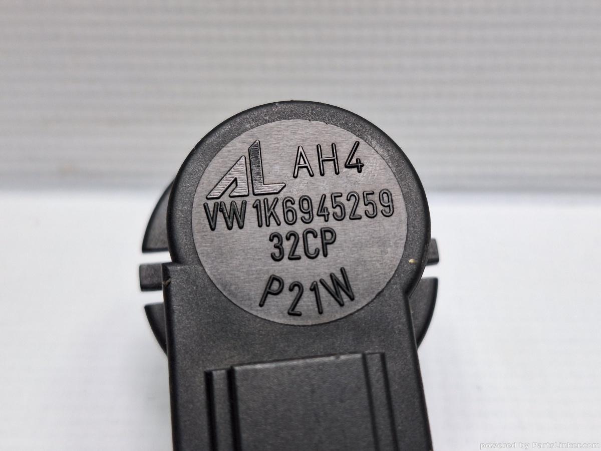 Soclu stop haion VOLKSWAGEN PASSAT Variant (3C5) [ 2005 - 2011 ] TDI (CBDC) 81KW|110HP OEM 1K6945259