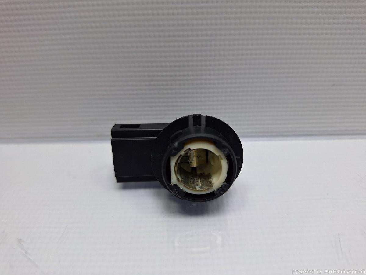 Soclu stop haion VOLKSWAGEN PASSAT Variant (3C5) [ 2005 - 2011 ] TDI (CBDC) 81KW|110HP OEM 1K6945259