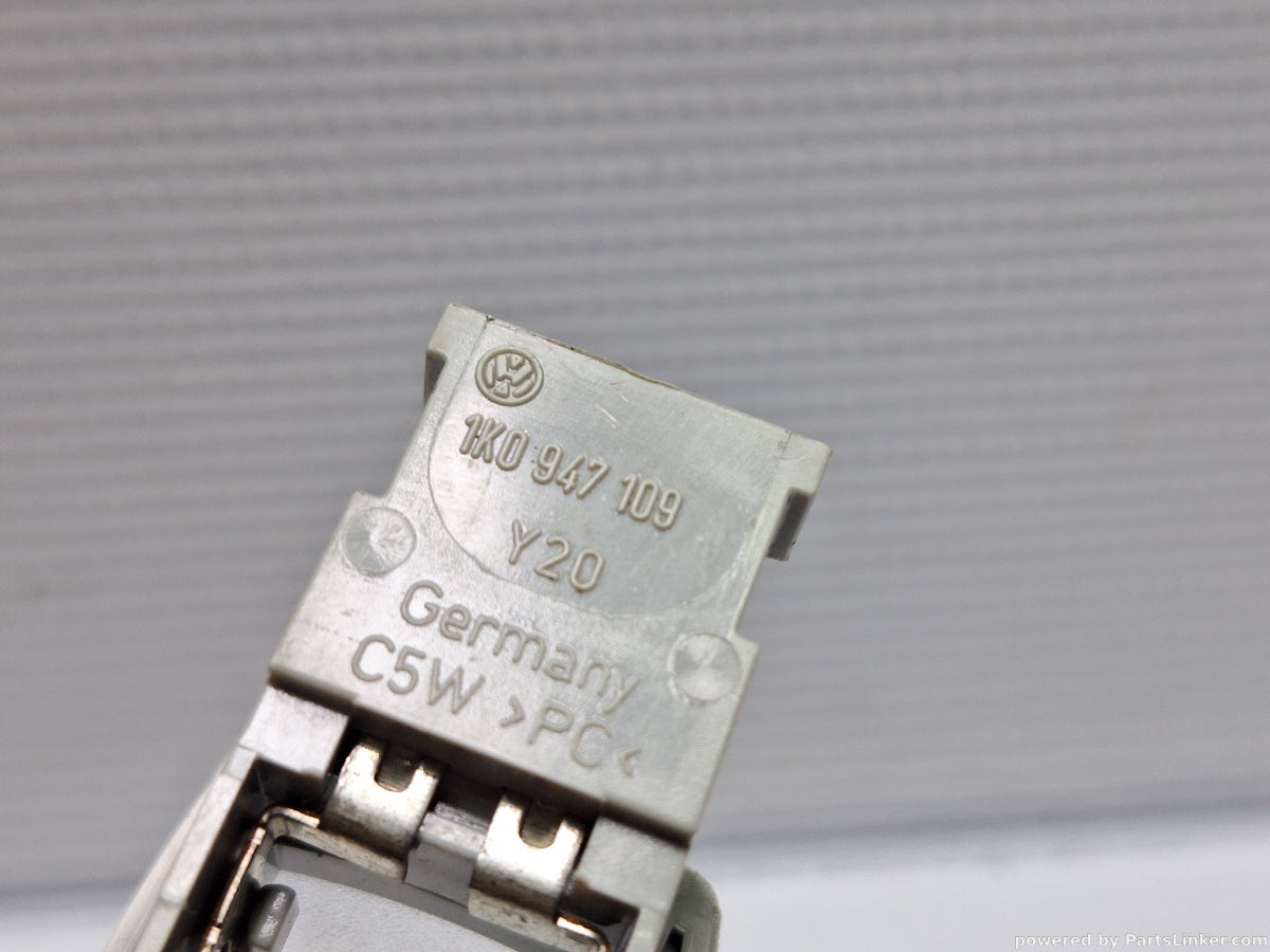 Lampa parasolar VOLKSWAGEN PASSAT Variant (3C5) [ 2005 - 2011 ] TDI (CBDC) 81KW|110HP 1K0947109