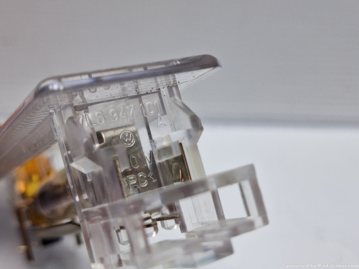 Lampa portbagaj VOLKSWAGEN PASSAT Variant (3C5) [ 2005 - 2011 ] TDI (CBDC) 81KW|110HP 7L6947101A