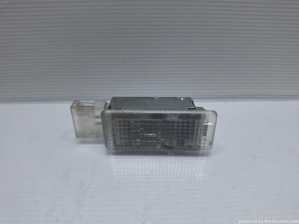 Lampa picioare VOLKSWAGEN PASSAT Variant (3C5) [ 2005 - 2011 ] TDI (CBDC) 81KW|110HP OEM 7L0947415