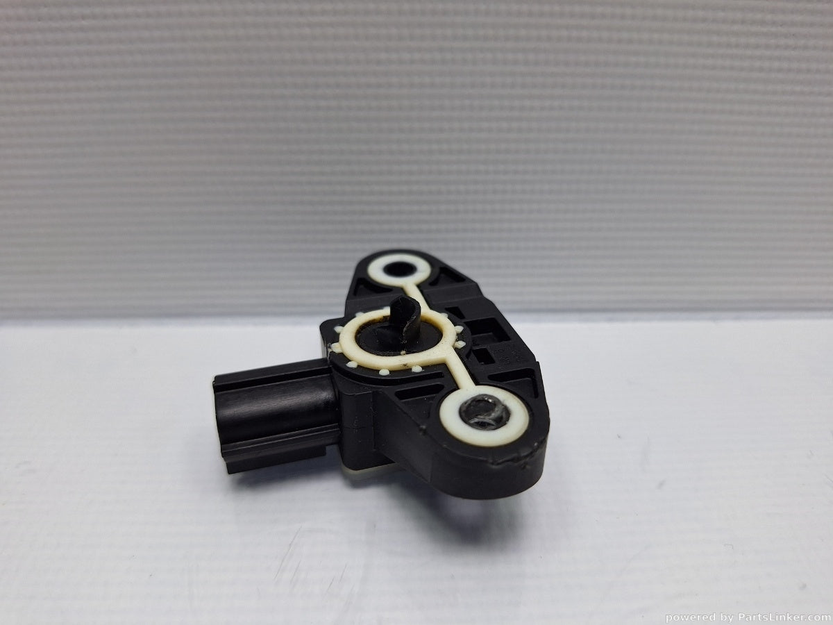 Senzor impact airbag VOLKSWAGEN PASSAT Variant (3C5) [ 2005 - 2011 ] TDI (CBDC) 81KW|110HP 5N0959354