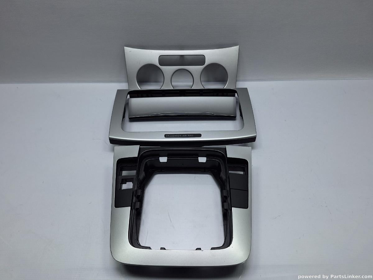 Treemuri consola centrala bord VOLKSWAGEN PASSAT Variant (3C5) [ 2005 - 2011 ] TDI (CBDC) 81KW|110HP OEM 3C0858069AE , 3C0864263G