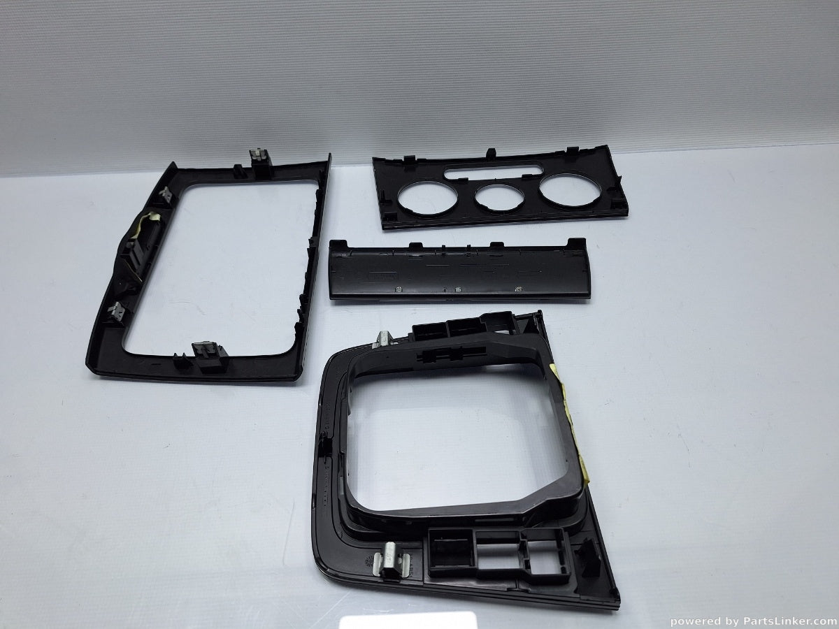 Treemuri consola centrala bord VOLKSWAGEN PASSAT Variant (3C5) [ 2005 - 2011 ] TDI (CBDC) 81KW|110HP 3C0858069AE , 3C0864263G