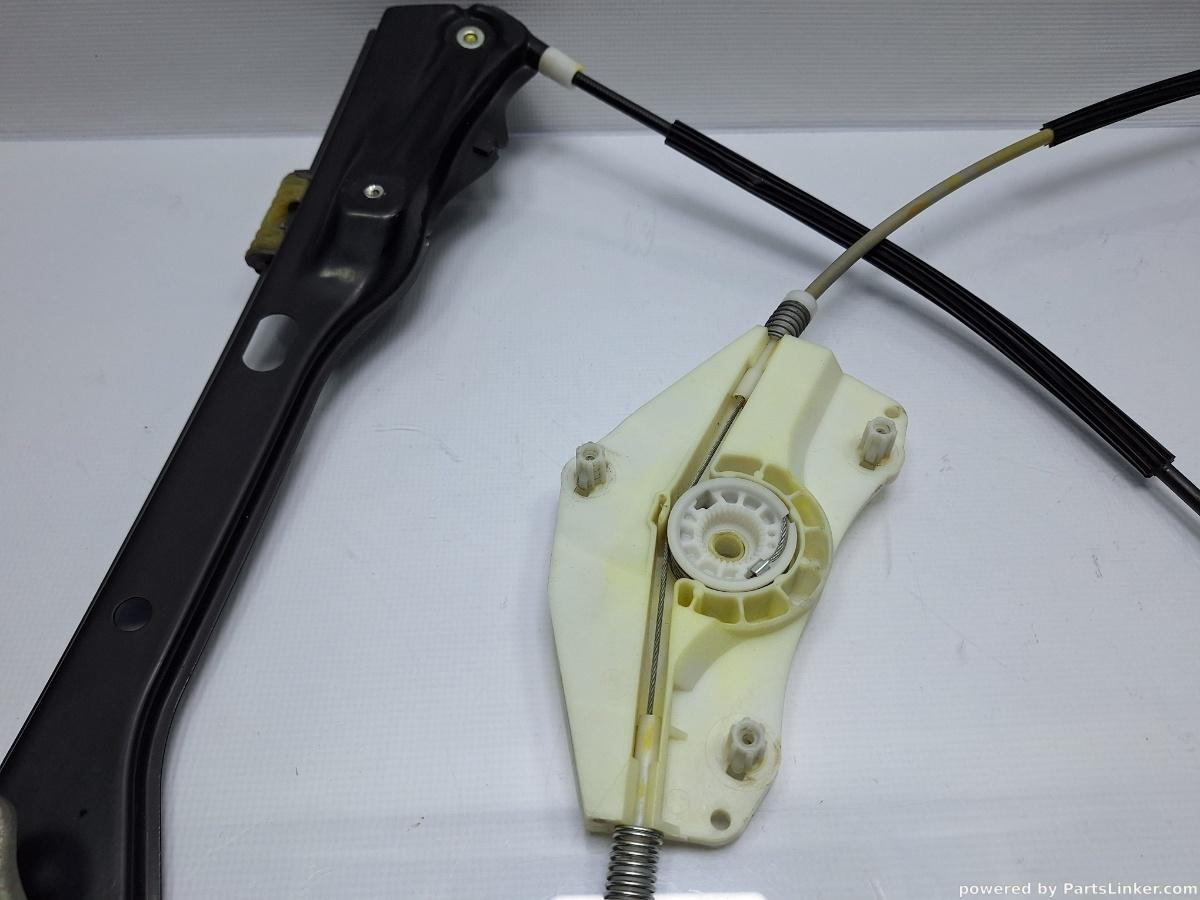 Macara geam dreapta fata VOLKSWAGEN PASSAT Variant (3C5) [ 2005 - 2011 ] TDI (CBDC) 81KW|110HP OEM 980874101
