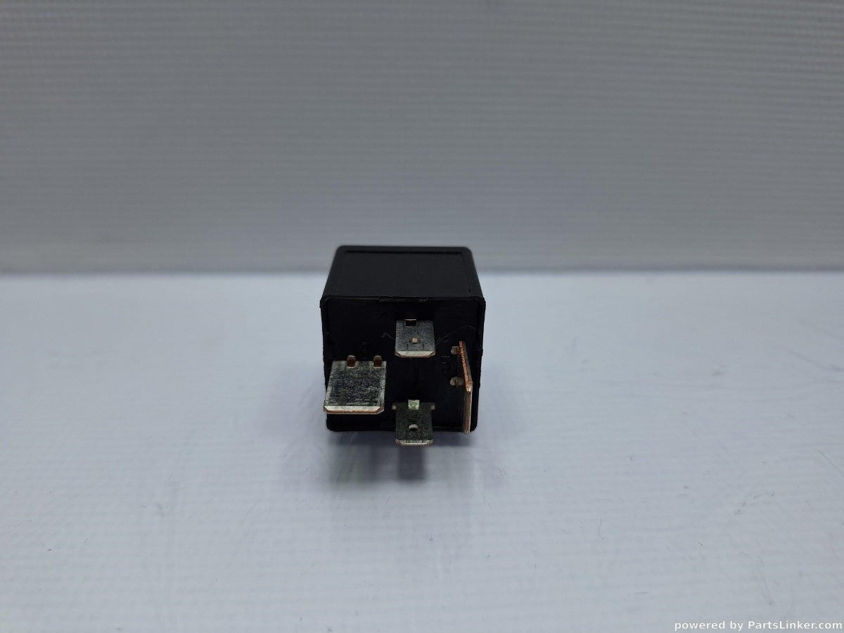 Releu 100 VOLKSWAGEN PASSAT Variant (3C5) [ 2005 - 2011 ] TDI (CBDC) 81KW|110HP 7M0951253A