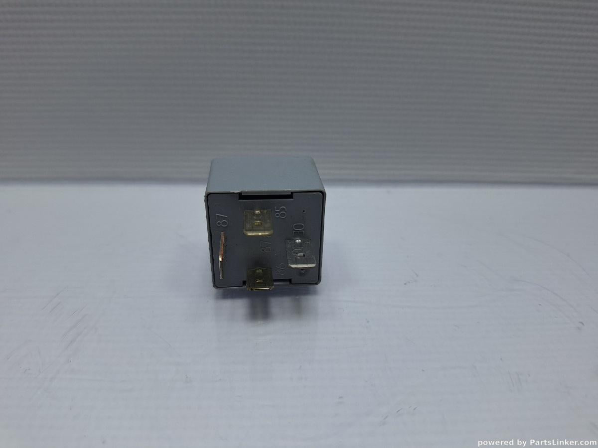 Releu 53 VOLKSWAGEN PASSAT Variant (3C5) [ 2005 - 2011 ] TDI (CBDC) 81KW|110HP OEM 141951253B