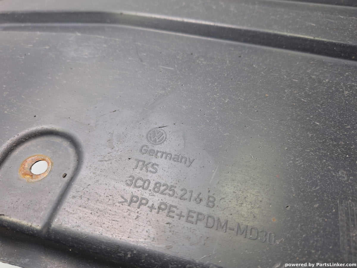 Scut plastic portbagaj VOLKSWAGEN PASSAT Variant (3C5) [ 2005 - 2011 ] TDI (CBDC) 81KW|110HP 3C0825216B