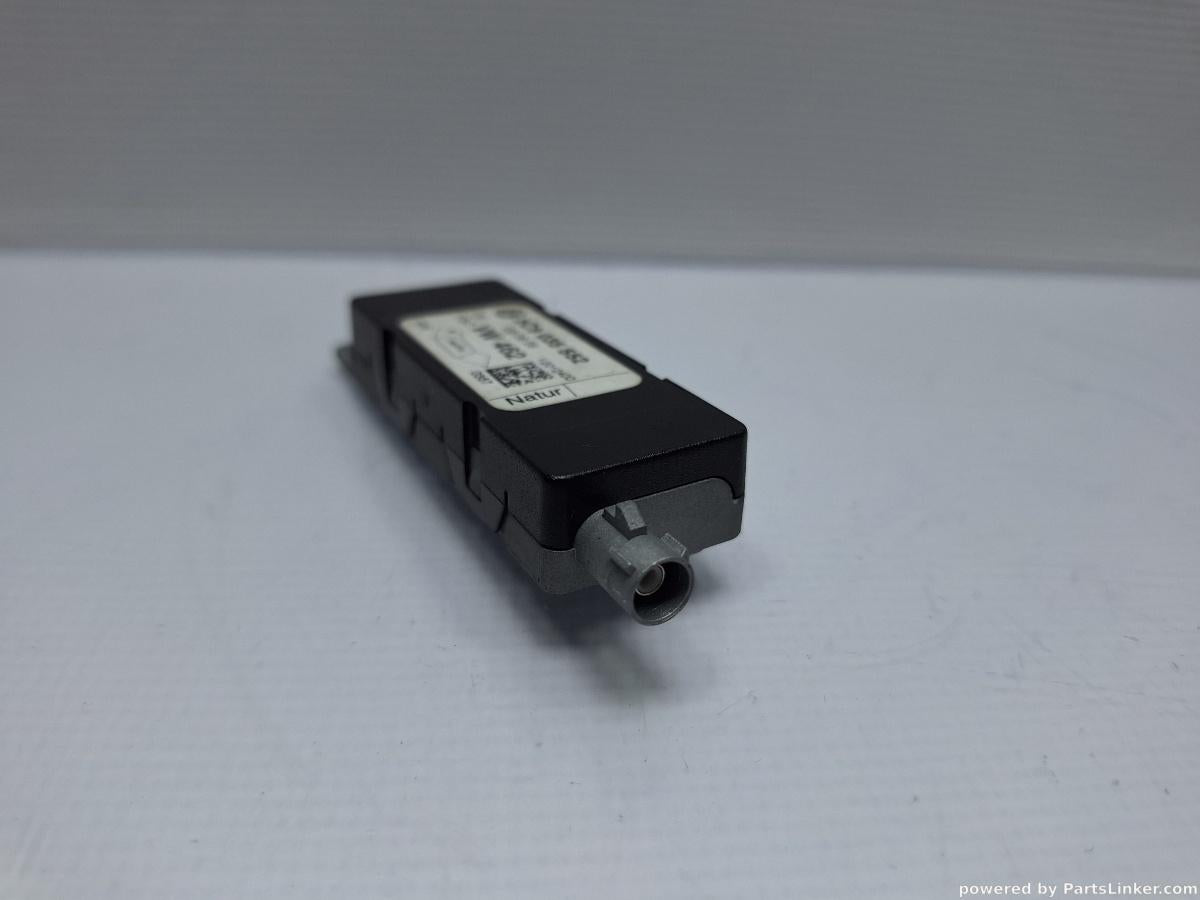 Amplificator antena VOLKSWAGEN PASSAT Variant (3C5) [ 2005 - 2011 ] TDI (CBDC) 81KW|110HP OEM 3C9035552