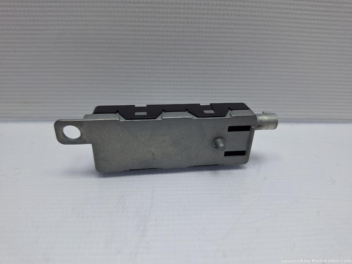 Amplificator antena VOLKSWAGEN PASSAT Variant (3C5) [ 2005 - 2011 ] TDI (CBDC) 81KW|110HP OEM 3C9035552