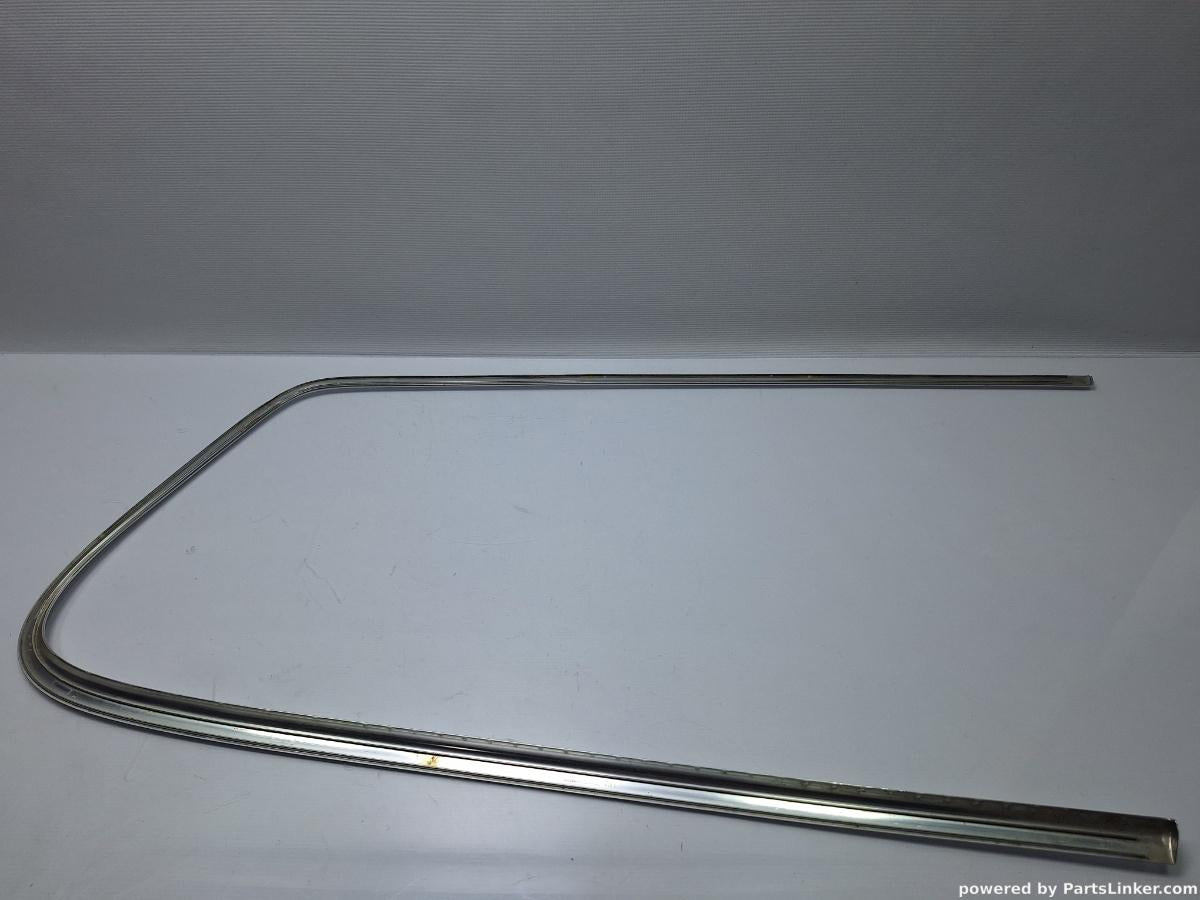 Rama crom geam fix stanga spate VOLKSWAGEN PASSAT Variant (3C5) [ 2005 - 2011 ] TDI (CBDC) 81KW|110HP OEM 3C9853345