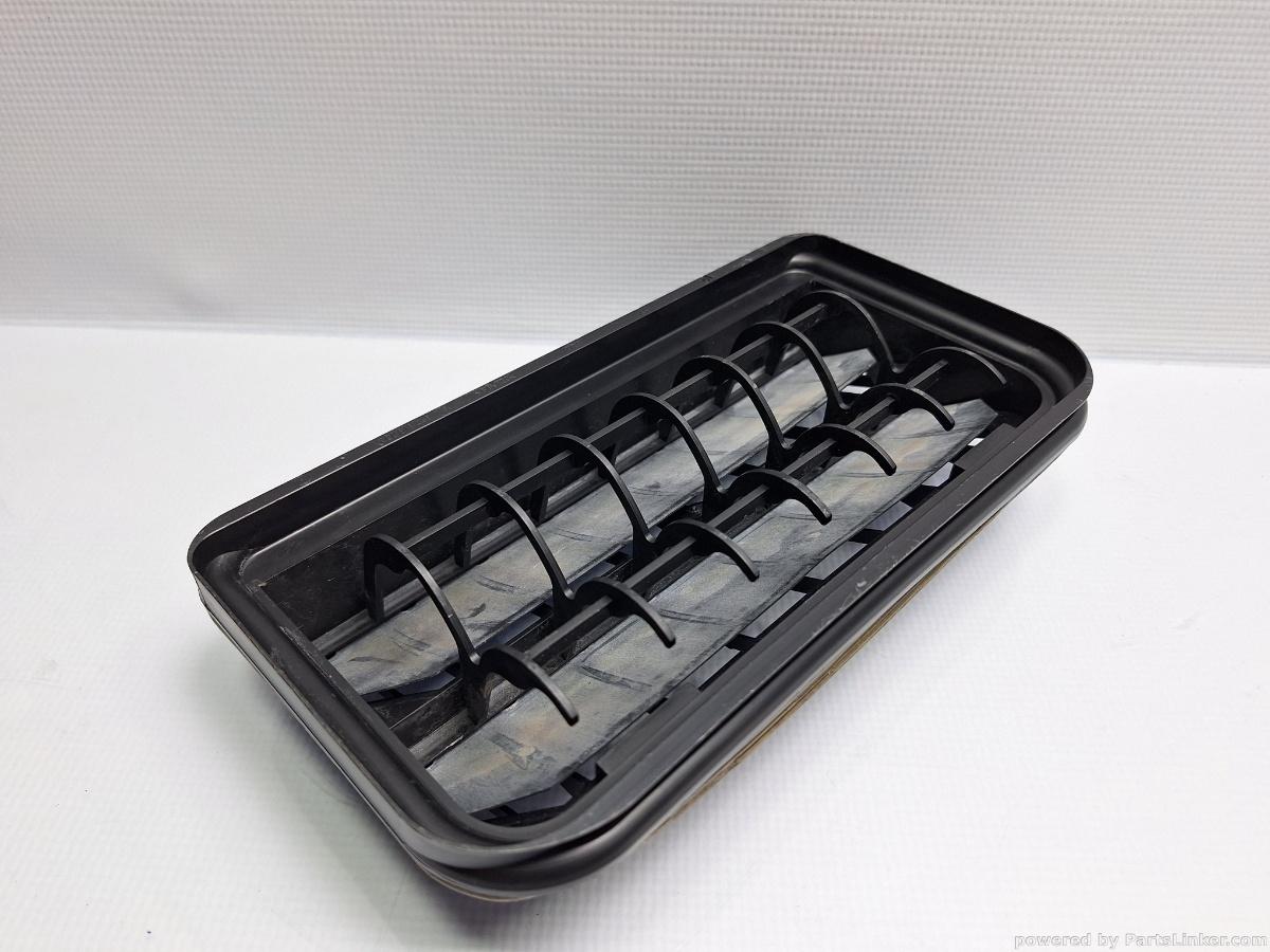 Grilaj aerisire habitaclu VOLKSWAGEN PASSAT Variant (3C5) [ 2005 - 2011 ] TDI (CBDC) 81KW|110HP OEM 3C0819465