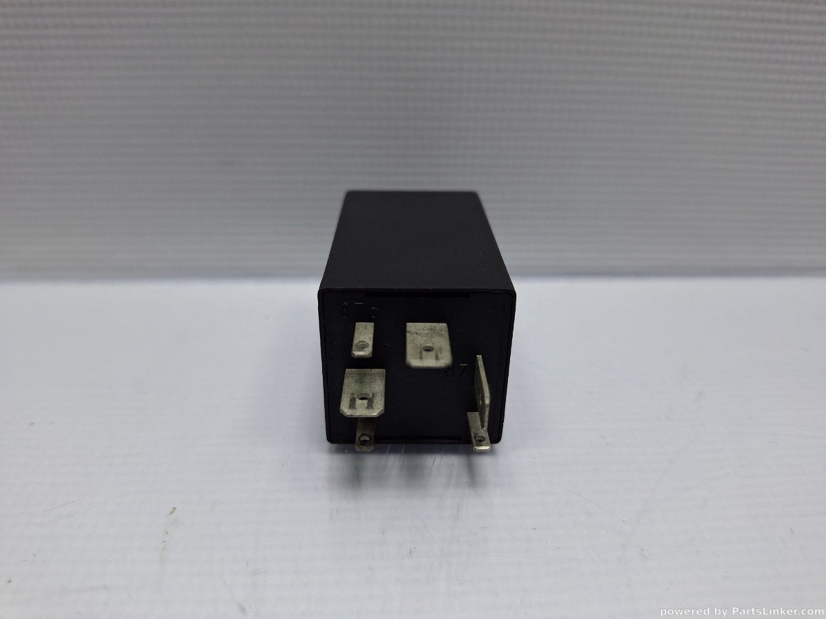 Releu 384 VOLKSWAGEN PASSAT Variant (3B6) [ 2000 - 2005 ] TDI (AVB) 74KW|101HP 8D0919578A