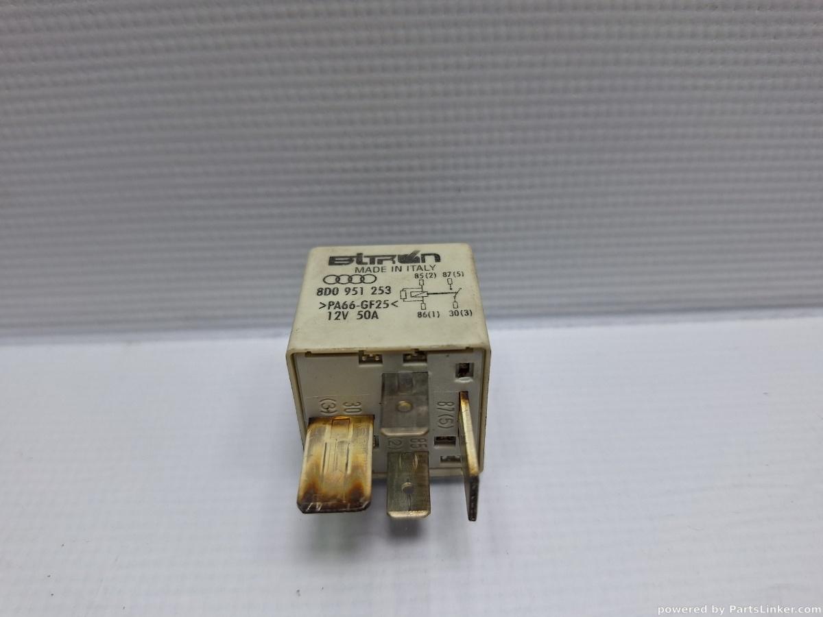 Releu 370 VOLKSWAGEN PASSAT Variant (3B6) [ 2000 - 2005 ] TDI (AVB) 74KW|101HP OEM 8D0951253