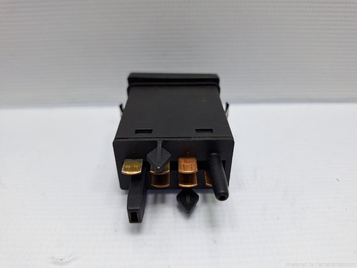 Buton dezaburire luneta VOLKSWAGEN PASSAT Variant (3B6) [ 2000 - 2005 ] TDI (AVB) 74KW|101HP OEM 3B0959621C