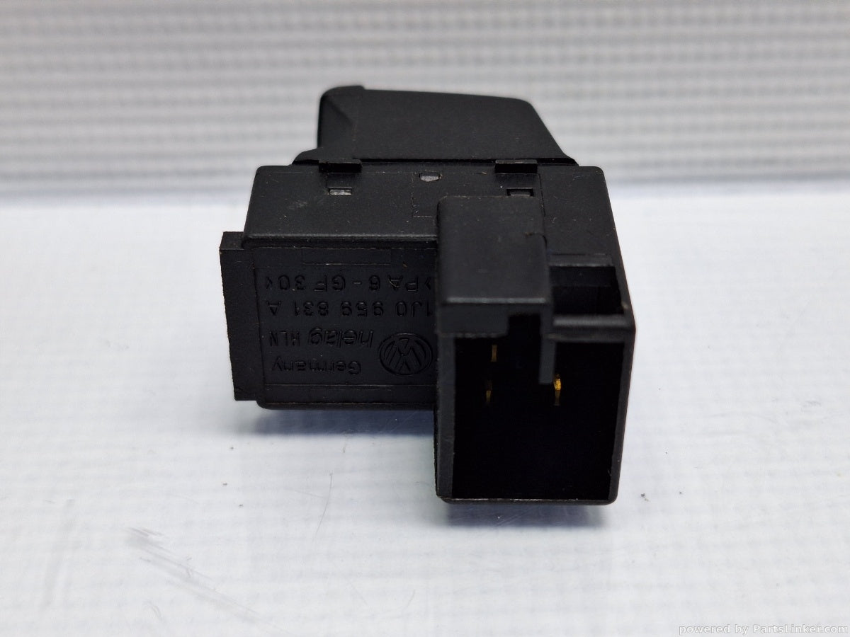 Buton deschidere haion VOLKSWAGEN PASSAT Variant (3B6) [ 2000 - 2005 ] TDI (AVB) 74KW|101HP 1J0959831A