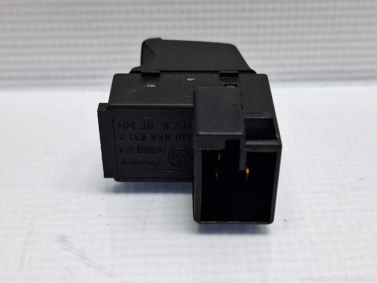 Buton deschidere haion VOLKSWAGEN PASSAT Variant (3B6) [ 2000 - 2005 ] TDI (AVB) 74KW|101HP OEM 1J0959831A