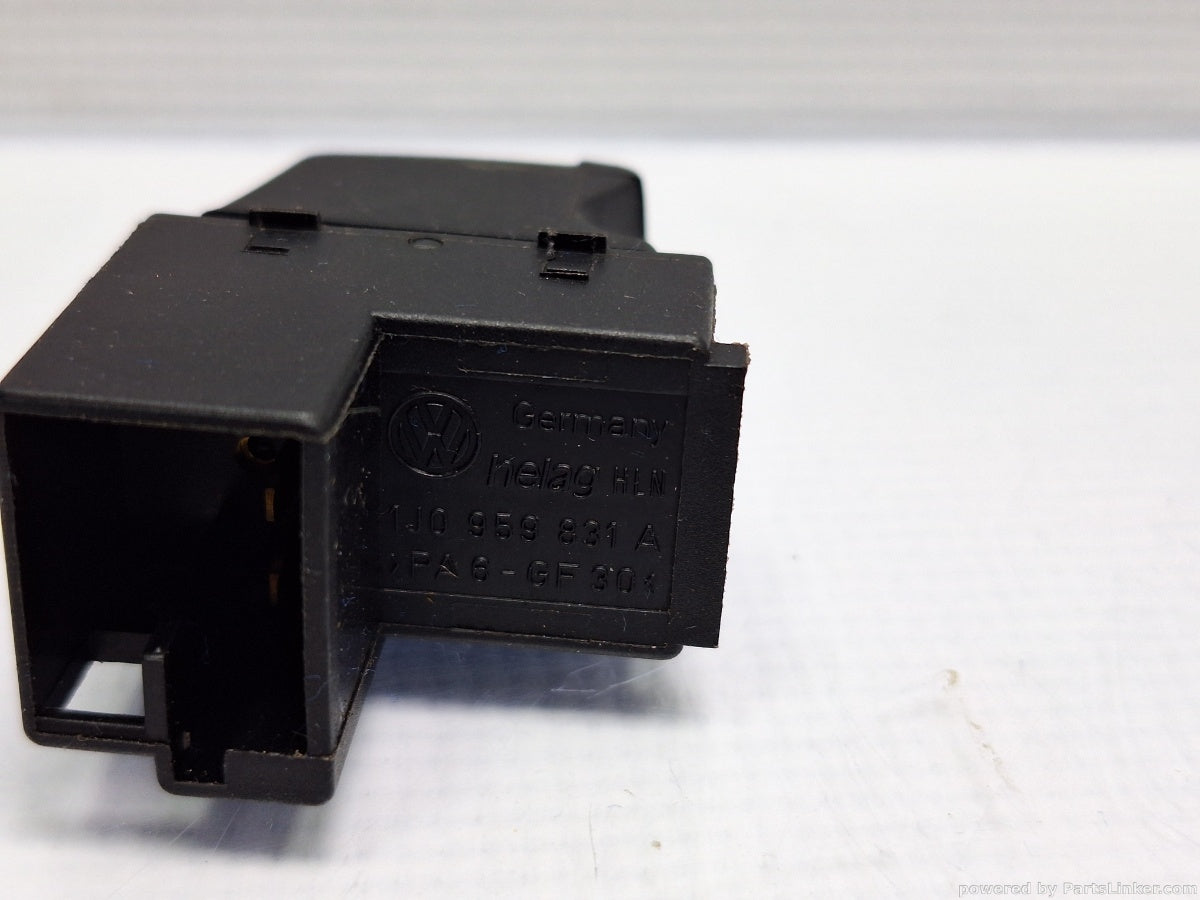 Buton deschidere haion VOLKSWAGEN PASSAT Variant (3B6) [ 2000 - 2005 ] TDI (AVB) 74KW|101HP 1J0959831A