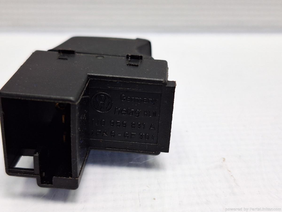 Buton deschidere haion VOLKSWAGEN PASSAT Variant (3B6) [ 2000 - 2005 ] TDI (AVB) 74KW|101HP OEM 1J0959831A