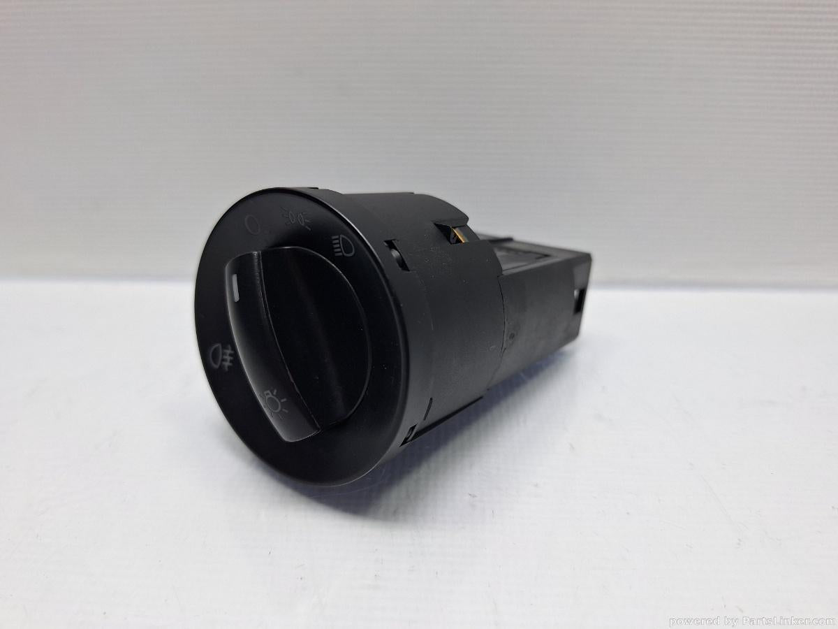 Bloc lumini VOLKSWAGEN POLO (9N_) [ 2001 - 2012 ] 16V (AUA, BBY, BKY) 55KW|75HP OEM 6Q0941531B