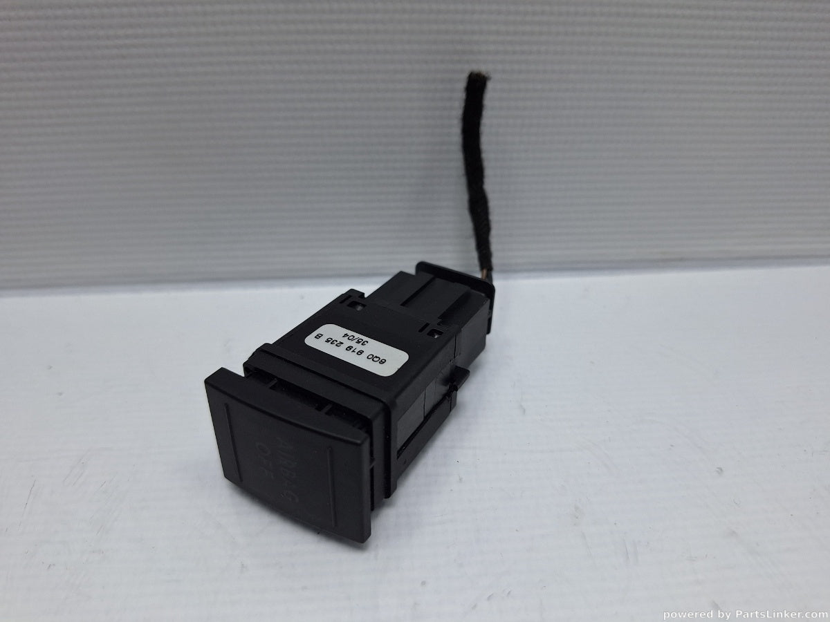 Buton airbag VOLKSWAGEN POLO (9N_) [ 2001 - 2012 ] 16V (AUA, BBY, BKY) 55KW|75HP 6Q0919235B