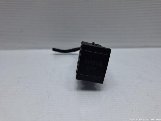 Buton airbag VOLKSWAGEN POLO (9N_) [ 2001 - 2012 ] 16V (AUA, BBY, BKY) 55KW|75HP 6Q0919235B