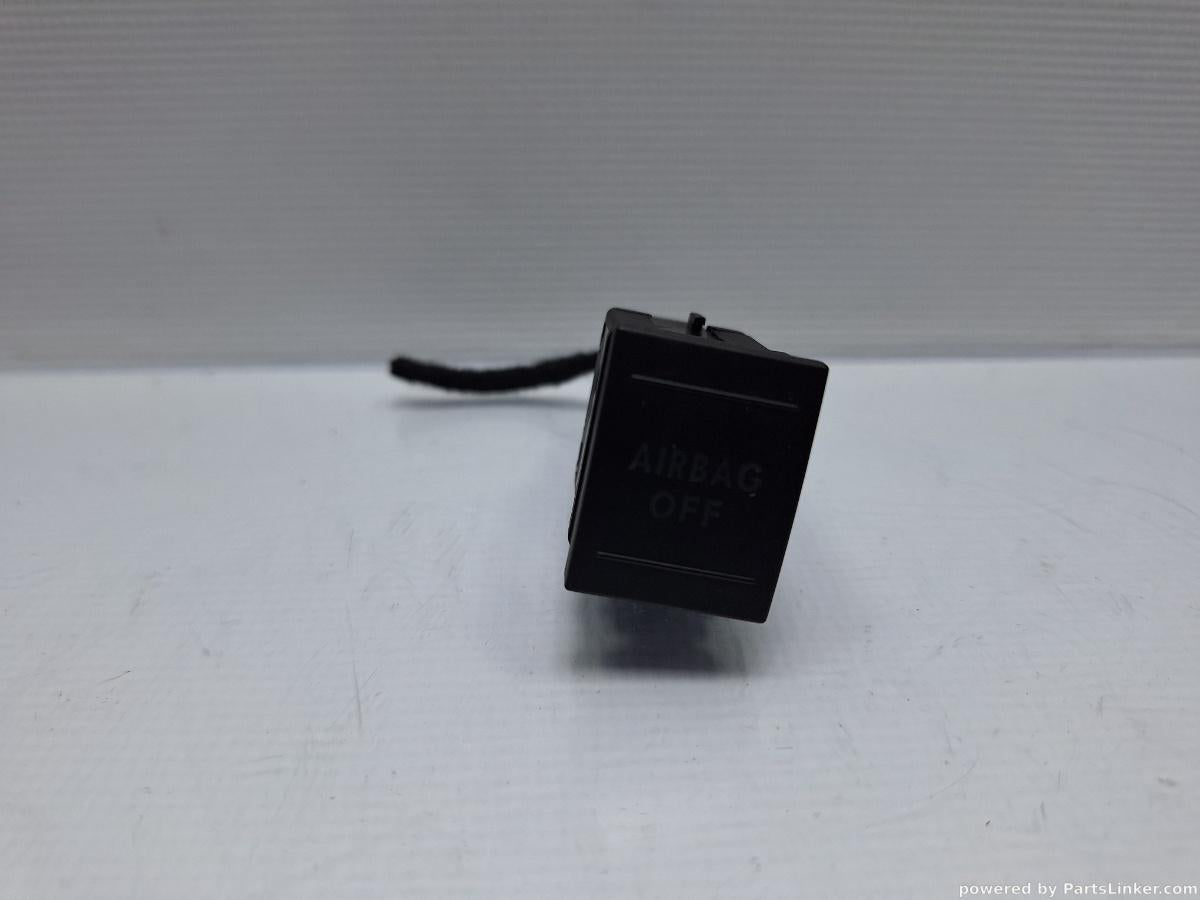 Buton airbag VOLKSWAGEN POLO (9N_) [ 2001 - 2012 ] 16V (AUA, BBY, BKY) 55KW|75HP OEM 6Q0919235B