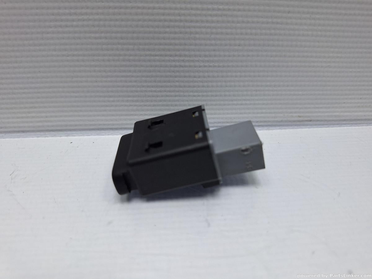 Buton blocare geamuri pasageri VOLKSWAGEN POLO (9N_) [ 2001 - 2012 ] 16V (AUA, BBY, BKY) 55KW|75HP OEM 6Q0959859