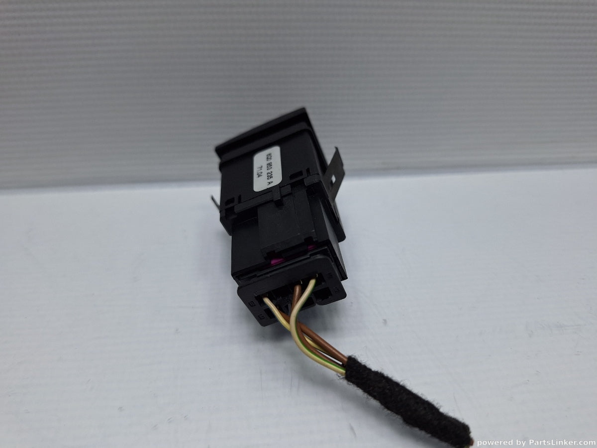 Buton avarie VOLKSWAGEN POLO (9N_) [ 2001 - 2012 ] 16V (AUA, BBY, BKY) 55KW|75HP 6Q0953235A