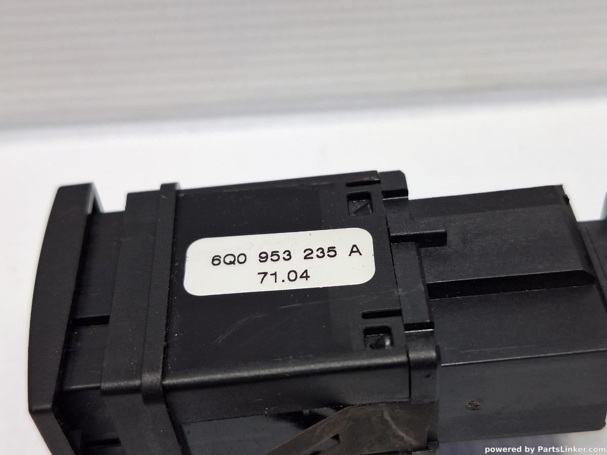 Buton avarie VOLKSWAGEN POLO (9N_) [ 2001 - 2012 ] 16V (AUA, BBY, BKY) 55KW|75HP OEM 6Q0953235A