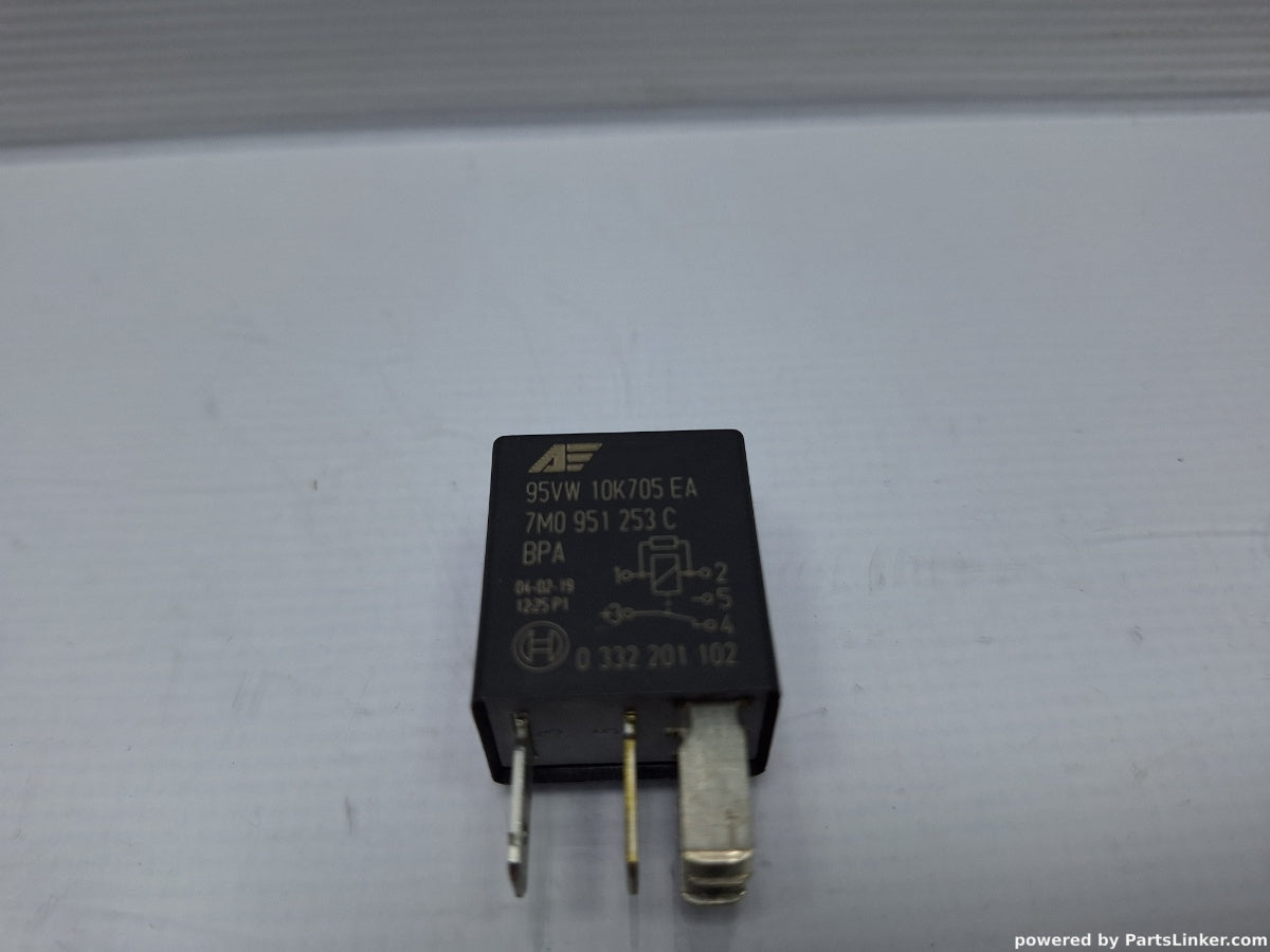 Releu 404 VOLKSWAGEN POLO (9N_) [ 2001 - 2012 ] 16V (AUA, BBY, BKY) 55KW|75HP 7M0951253C