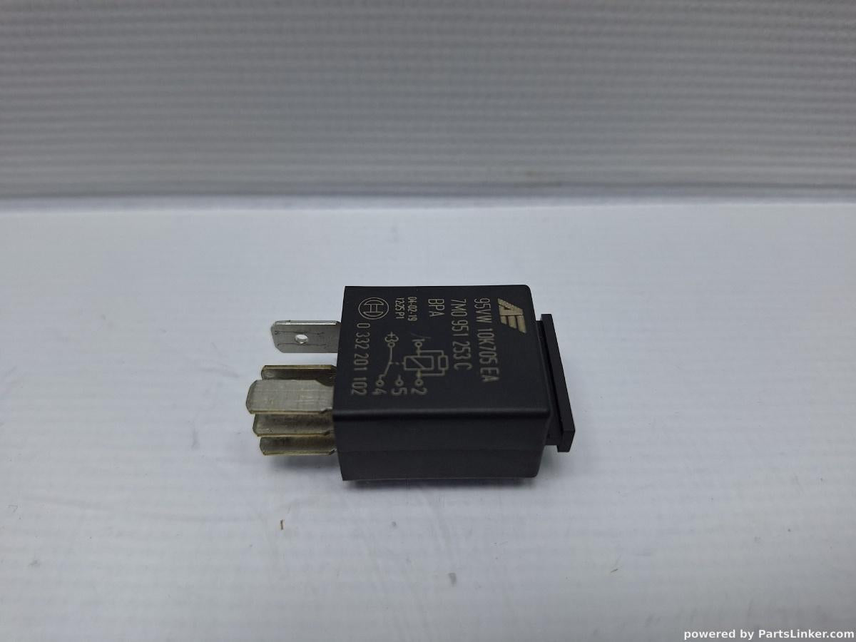 Releu 404 VOLKSWAGEN POLO (9N_) [ 2001 - 2012 ] 16V (AUA, BBY, BKY) 55KW|75HP OEM 7M0951253C