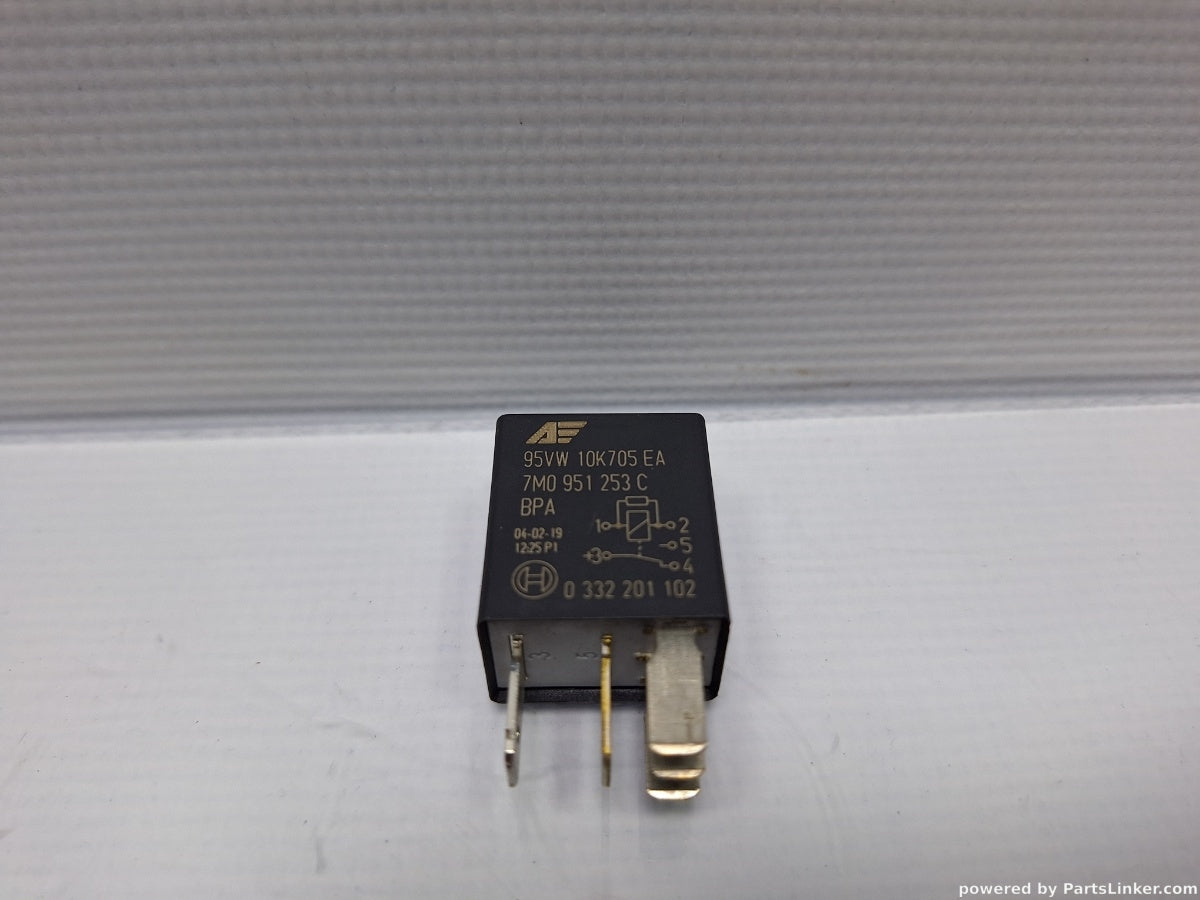 Releu 404 VOLKSWAGEN POLO (9N_) [ 2001 - 2012 ] 16V (AUA, BBY, BKY) 55KW|75HP 7M0951253C