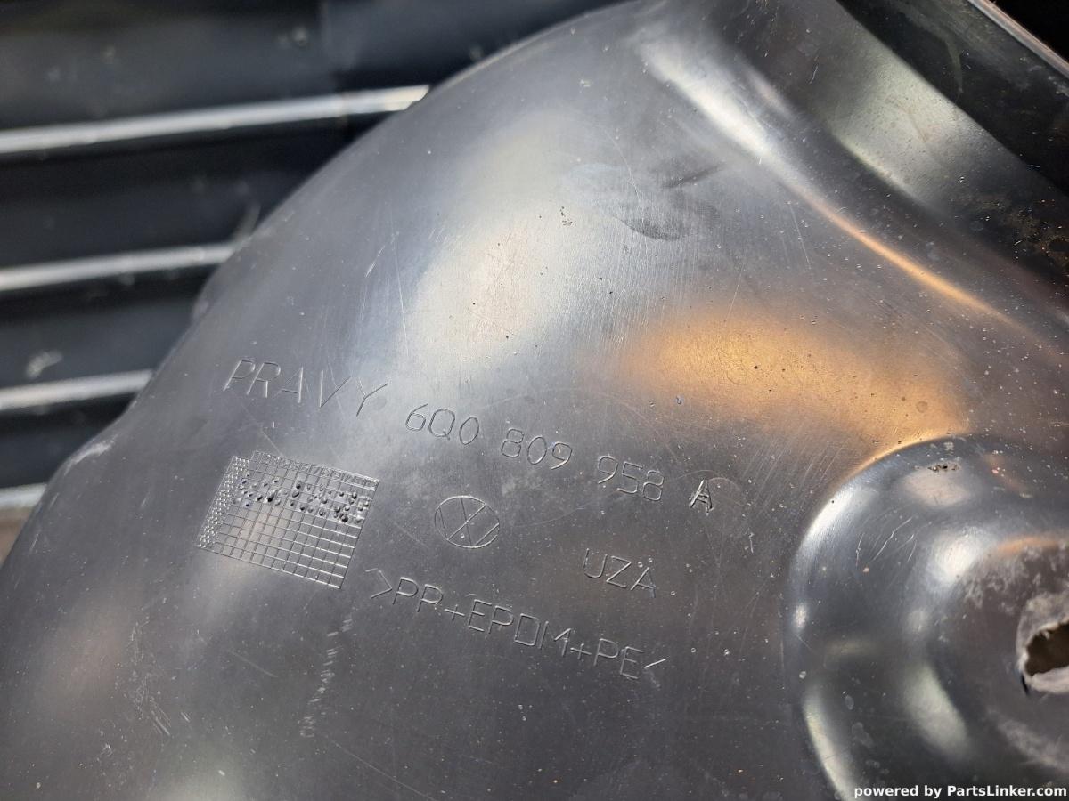 Carenaj dreapta fata VOLKSWAGEN POLO (9N_) [ 2001 - 2012 ] 16V (AUA, BBY, BKY) 55KW|75HP OEM 6Q0809958A