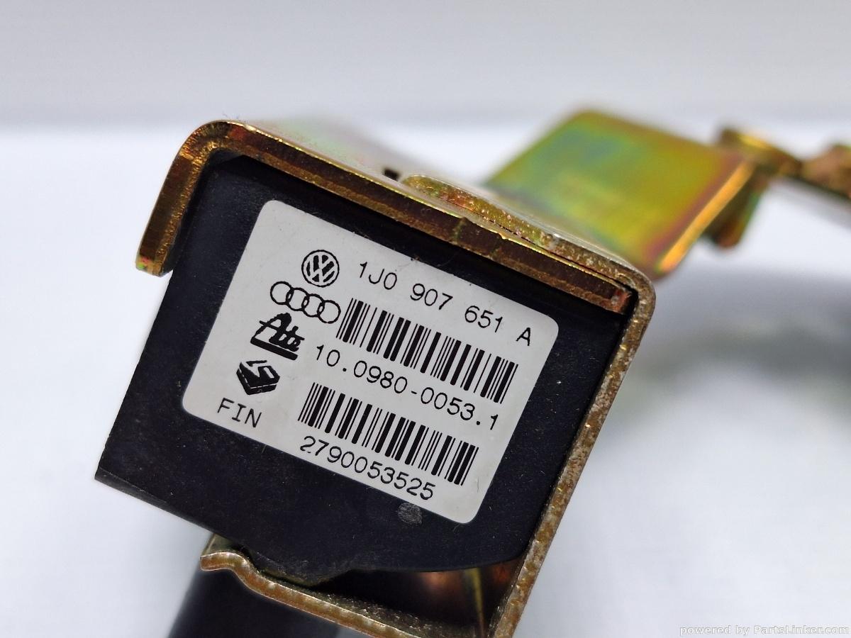 Senzor ESP G200 VOLKSWAGEN GOLF IV (1J1) [ 1997 - 2007 ] OEM 1J0907651A