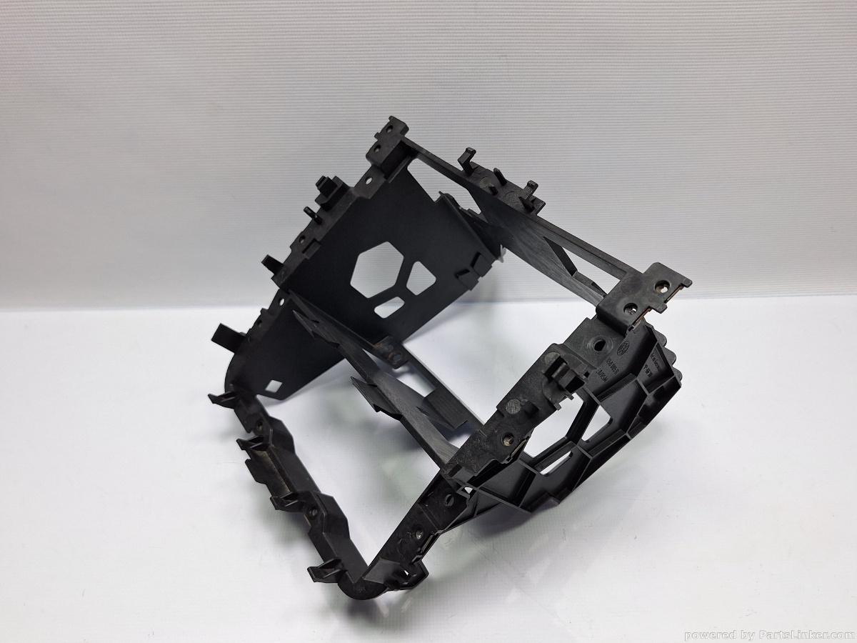 Suport Player CD/DVD sistem de navigatie VOLKSWAGEN GOLF V 1K1 2003 - 2009 1K0858005B