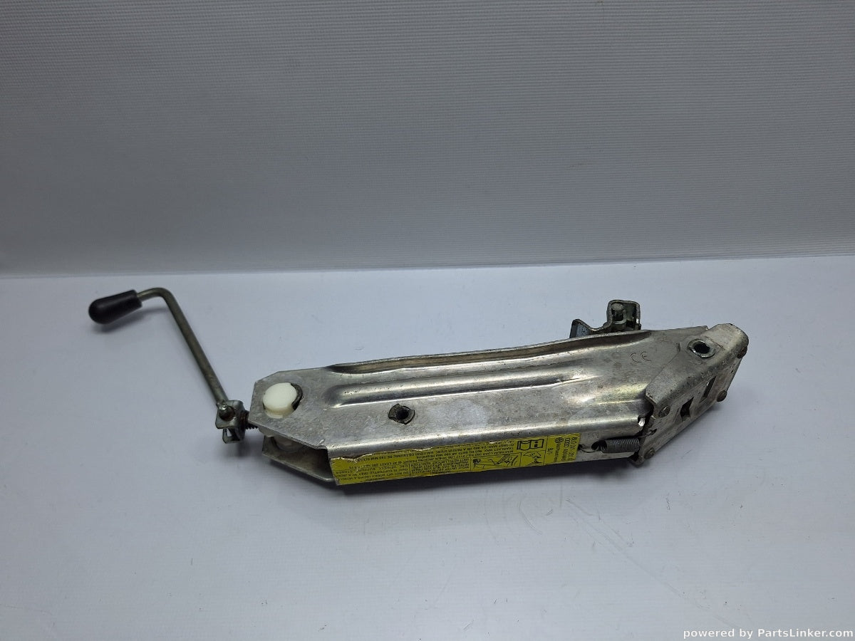 Cric AUDI A3 (8L1) [ 1996 - 2006 ] 1.6 (AVU, BFQ) 75KW|102HP 8L0011031A