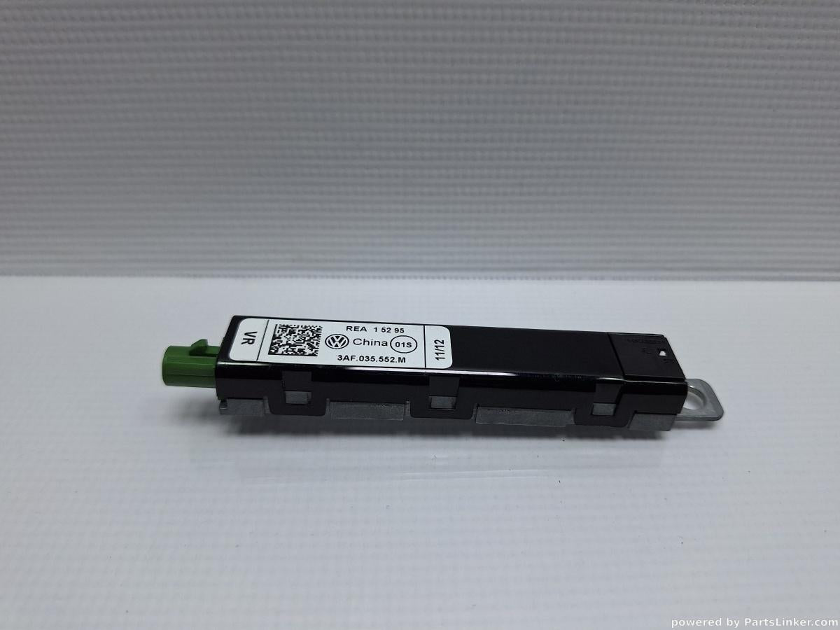 Aplificator antena radio VOLKSWAGEN PASSAT Variant (365) [ 2010 - 2014 ], VOLKSWAGEN PASSAT (365) [ 2010 - 2014 ] 1.6 TDi BlueMotion (CAYC) 77KW|105HP OEM 3AF035552M