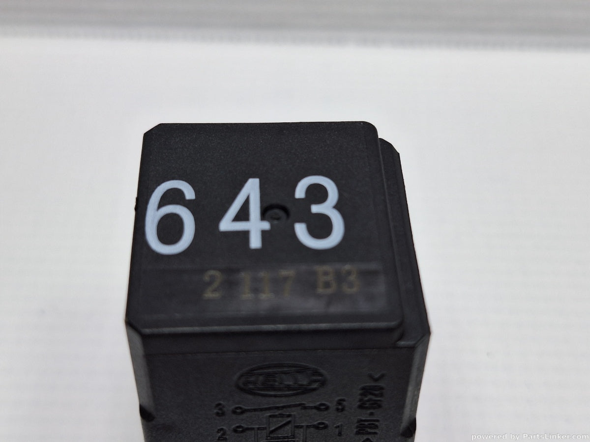 Releu 643 VOLKSWAGEN PASSAT (365) [ 2010 - 2014 ] 1.6 TDi BlueMotion (CAYC) 77KW|105HP 8K0951253