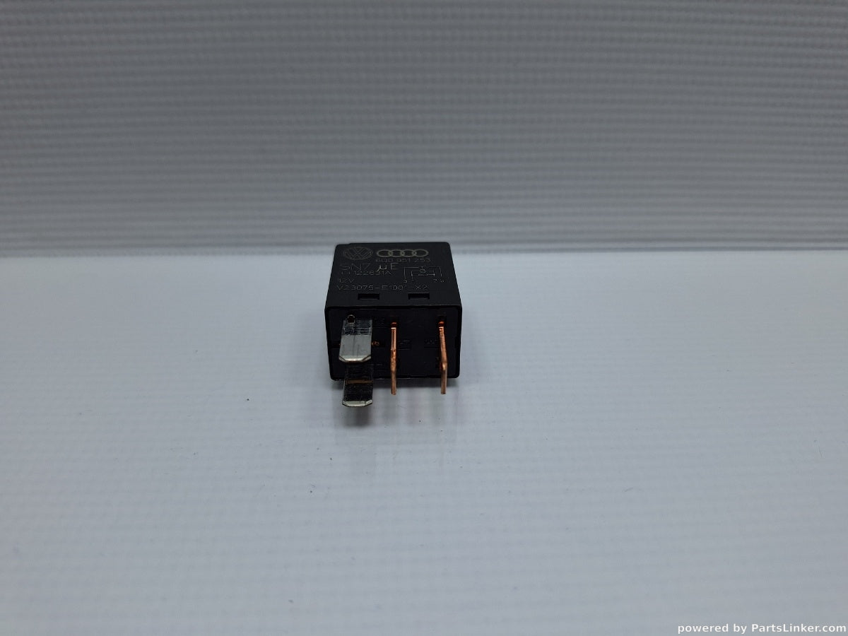 Releu 489 VOLKSWAGEN PASSAT (365) [ 2010 - 2014 ] 1.6 TDi BlueMotion (CAYC) 77KW|105HP 6Q0951253